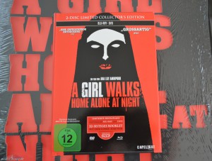 A-Girl-Walks-Home-Alone-Mediabook-01