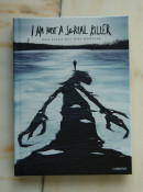 [Fotos] I am not a serial Killer – Uncut Mediabook